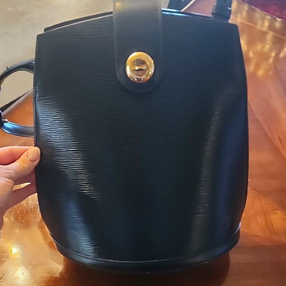 AUTHENTIC Louis Vuitton Epi Cluny Bag In Black
